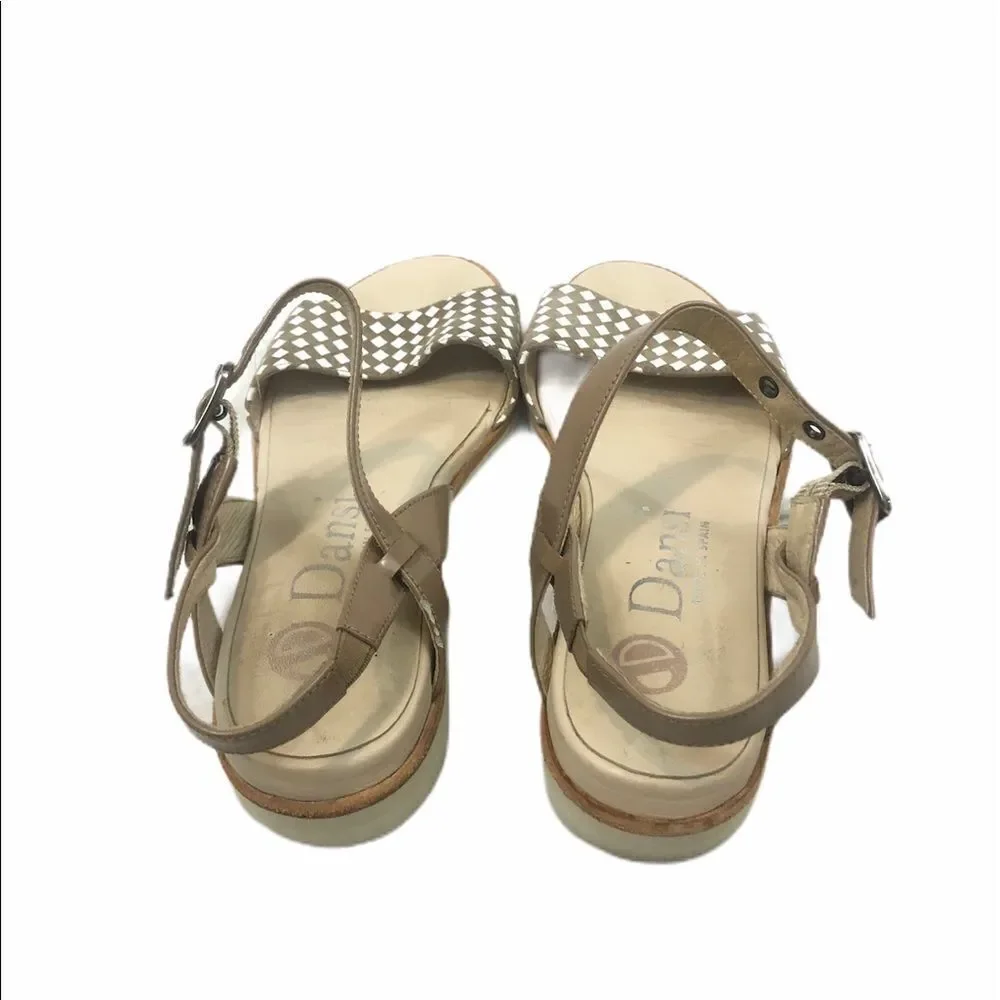 Dansi Open toe‎ Sandals Beige Kids size 2.5-3